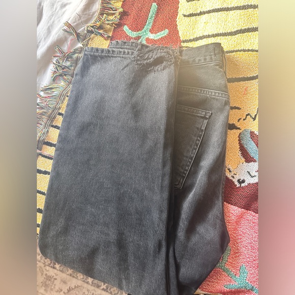 AGOLDE 90s Crop Jeans in Shutter. Like new black high waisted straight jeans - Picture 8 of 16